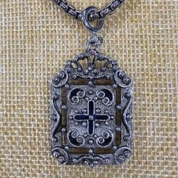 Premier Designs Two Sided Silver Tone and Blue Stone Pendant Oversized Box Chain - Picture 3 of 5